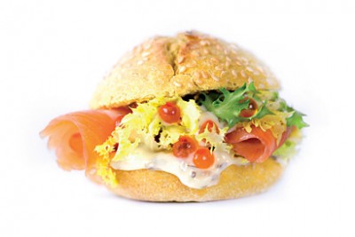 Corn solette with salmon + endive + tartar sauce + mesclun + grilled salmon roe