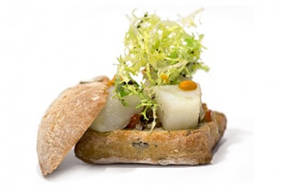 Мини булочка “Каприччио” с Оливками + треска, приготовленная как для салата “Esqueixada”
